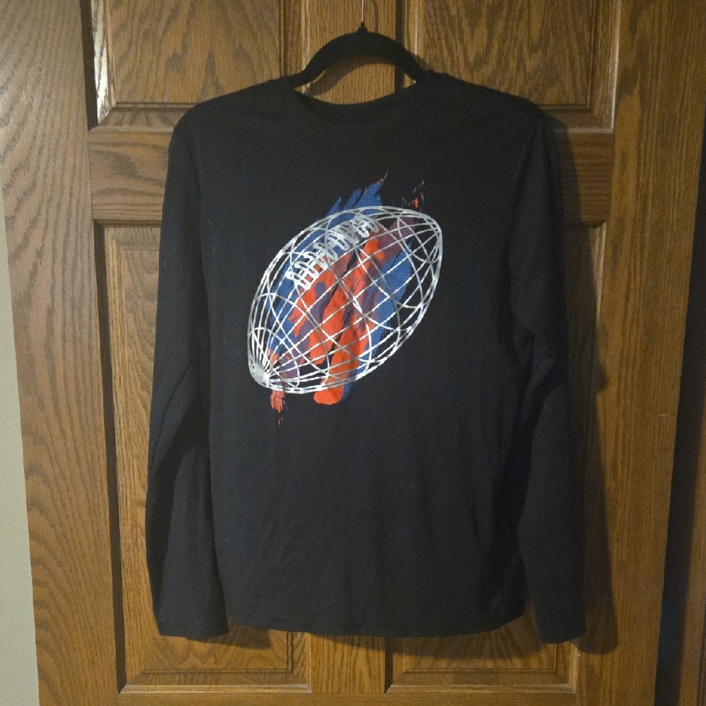 Athletic Works Black Long Sleeve with Graphic Design